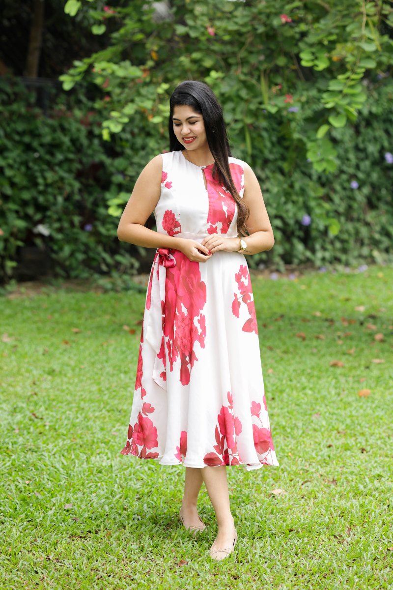 Vanilla Soufflée|Premium Satin Georgette Sleeveless Maternity Zip Dress | HearthALL US WOMENmaternity and feeding